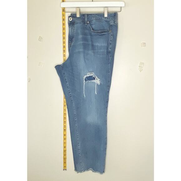 Torrid Jeans Womens 22 Crop Boyfriend Vintage Stretch Medium Wash Distressed - Picture 9 of 10